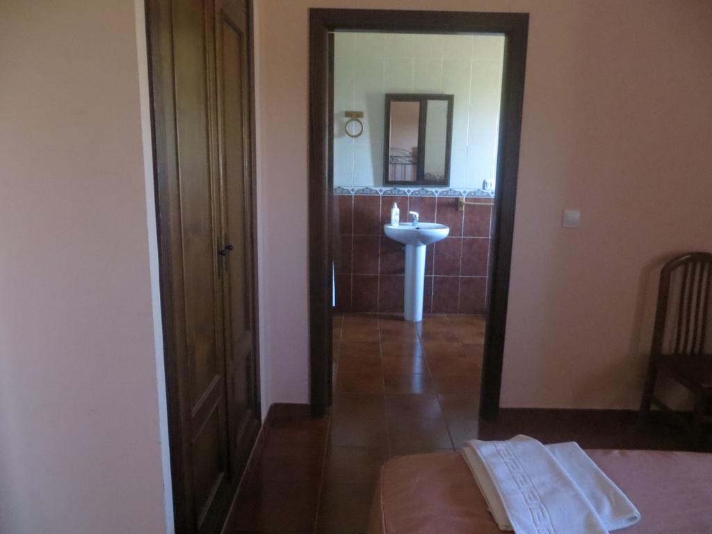 Hostal Rest. Campoabierto Valencia de las Torres Cameră foto