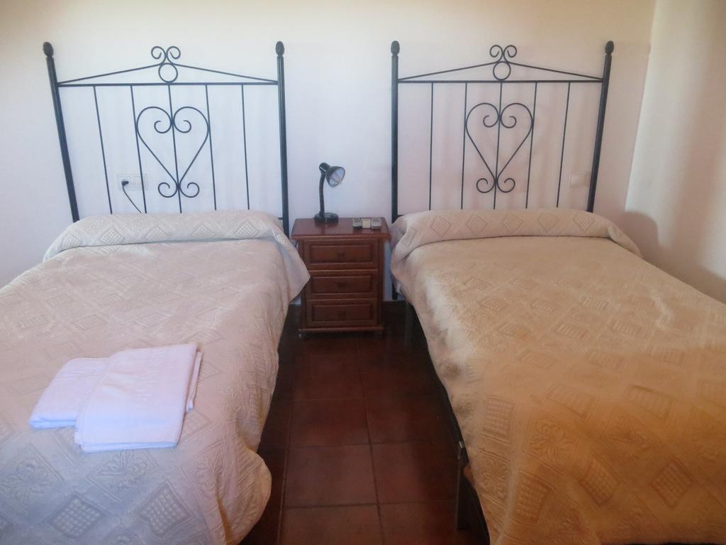 Hostal Rest. Campoabierto Valencia de las Torres Cameră foto